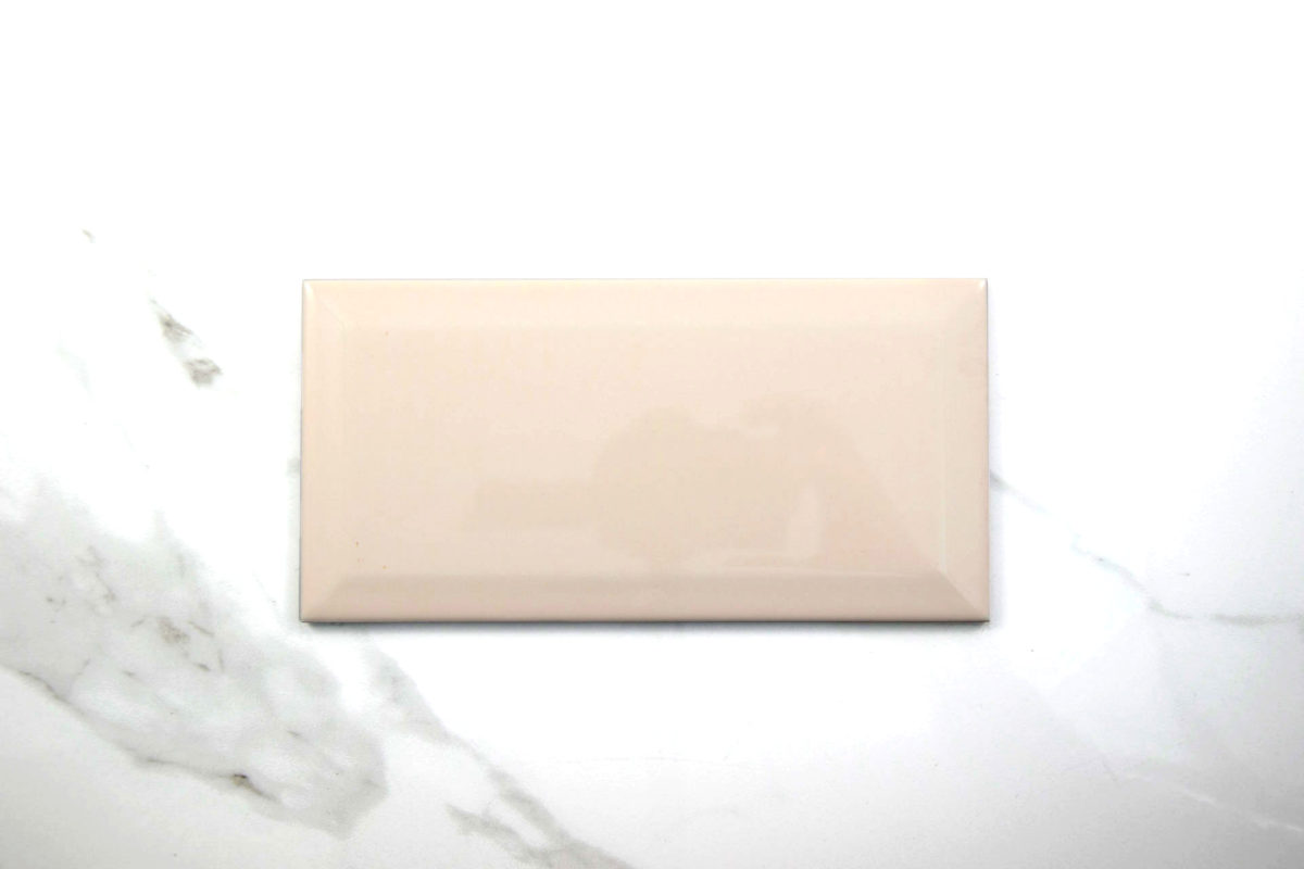 Biselado-brillo-crema-10x20