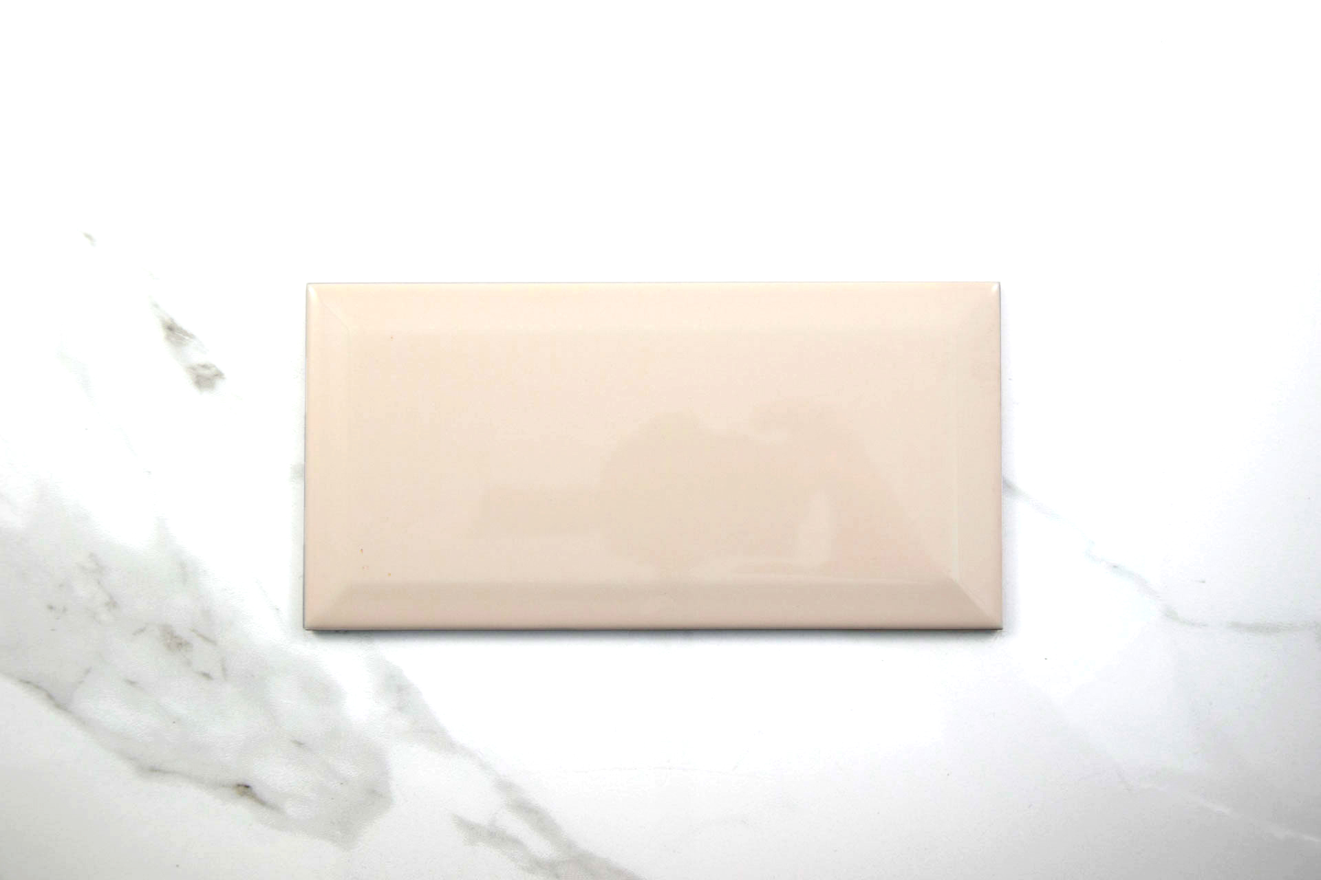 Biselado-brillo-crema-10x20