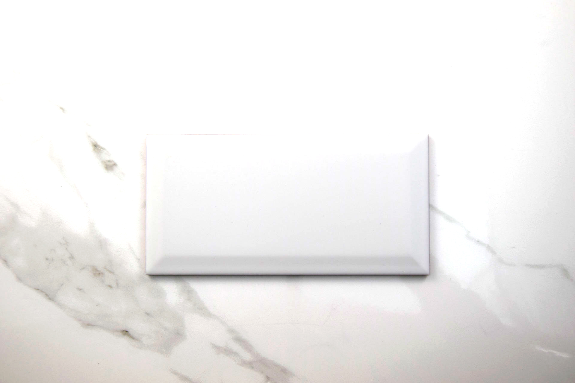 Biselado-mate-blanco-10x20