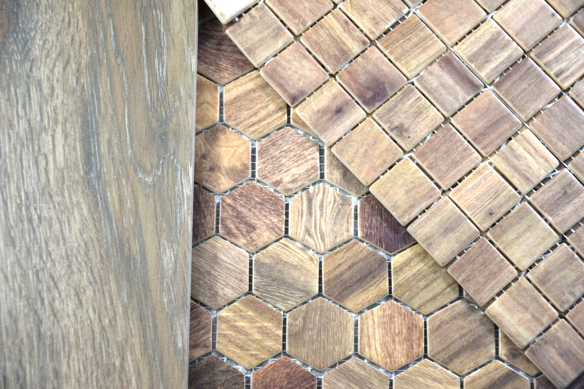 Plaqueta de madera soporte en malla