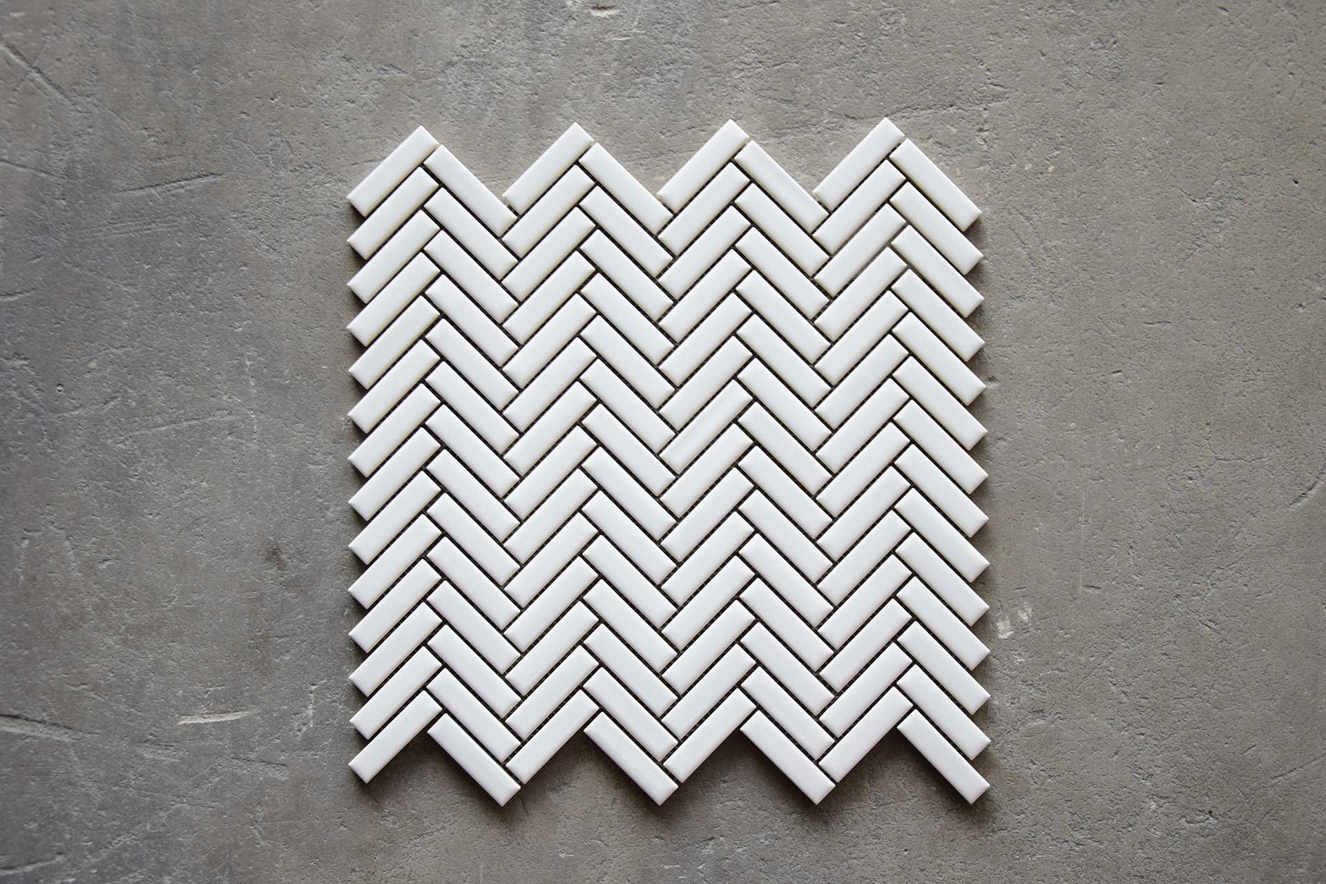 Azulejo Porcelánico Malla Chevron Blanco Brillo