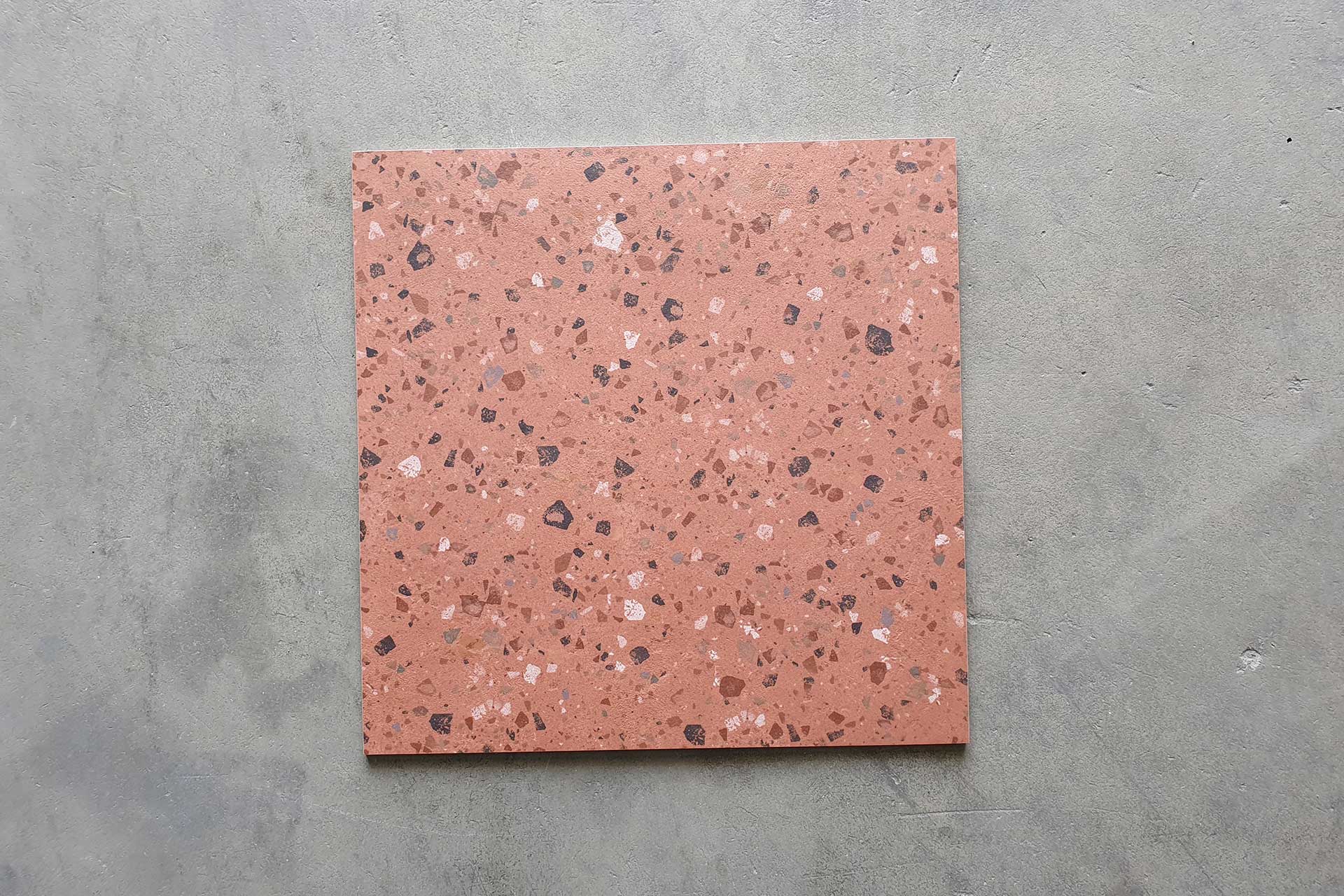 Porcelanico arcilla terrazo coral