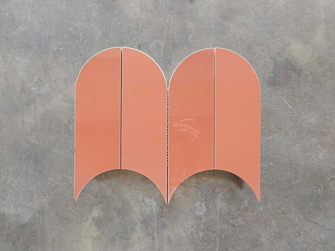 malla escama porcelánico rouge mix