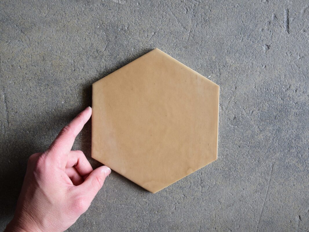 baldosa hexagonal porcelánica natural