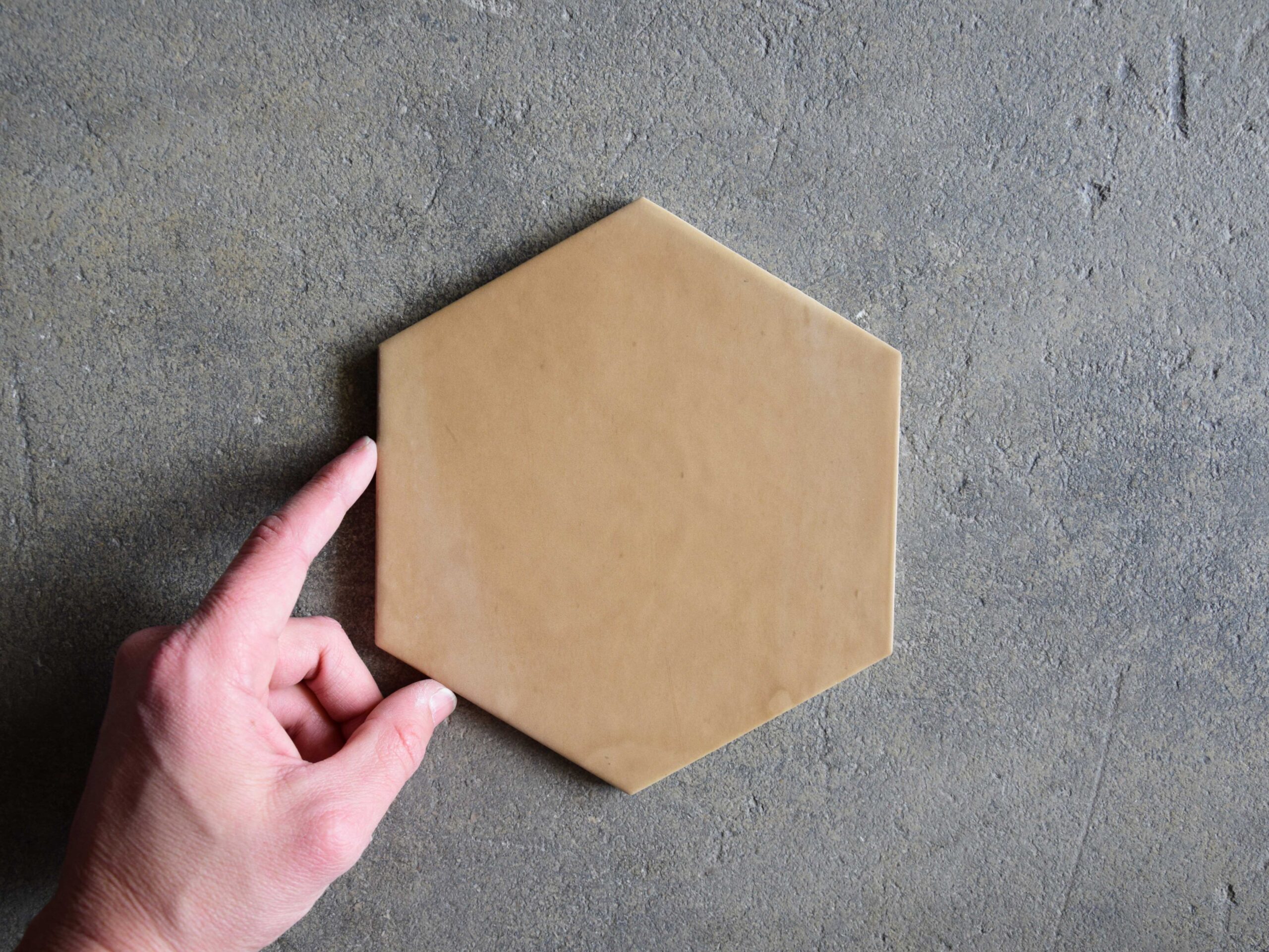 baldosa hexagonal porcelánica natural