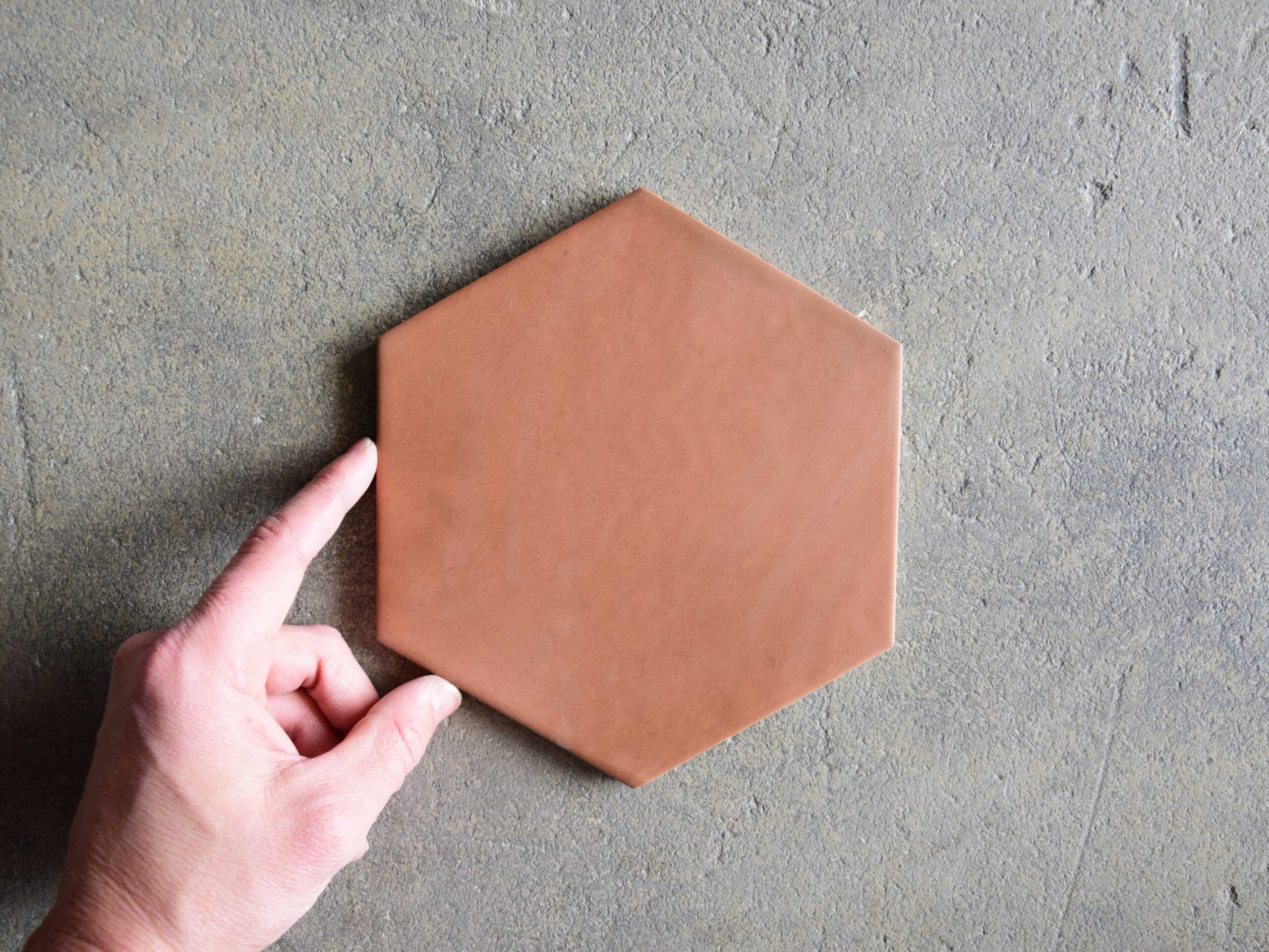 baldosa hexagonal salmón porcelánico