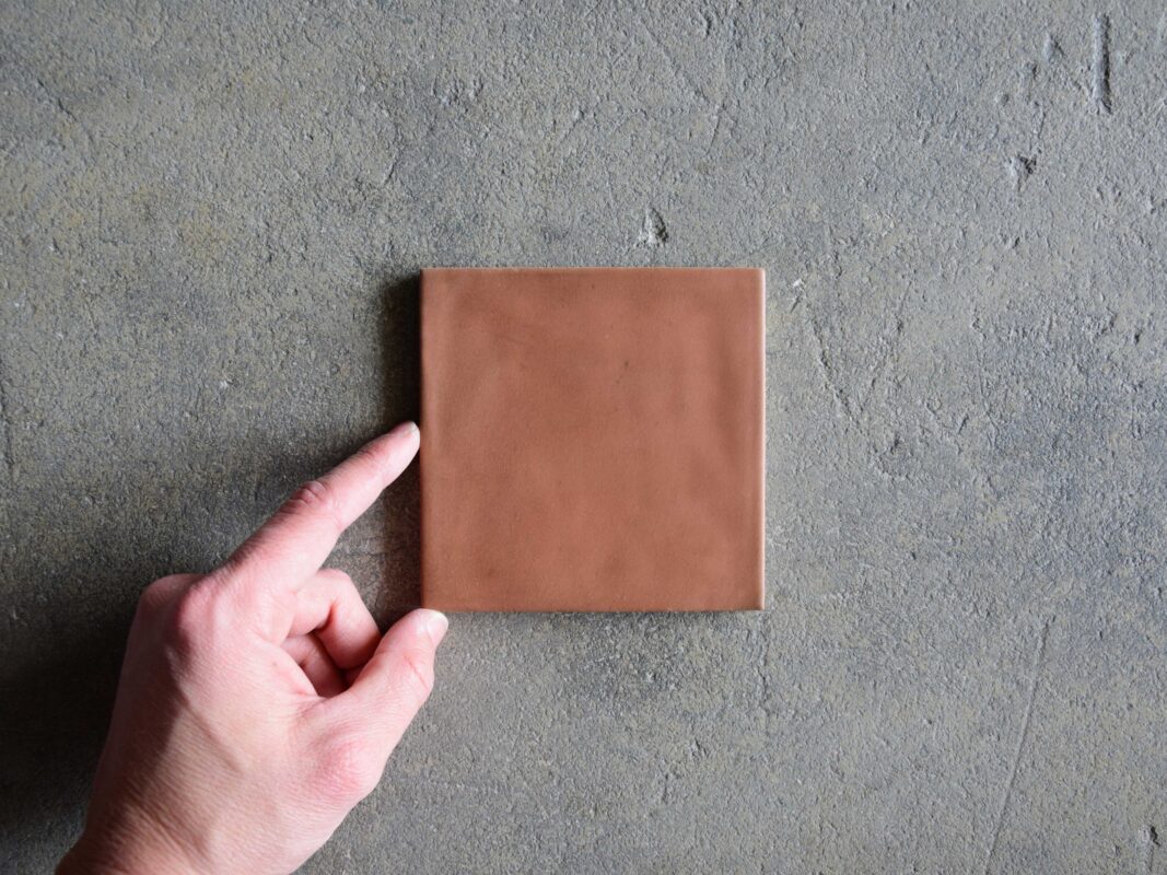 baldosa salmón mate porcelánica