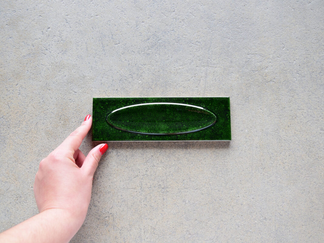 azulejo verde rectangular brillante