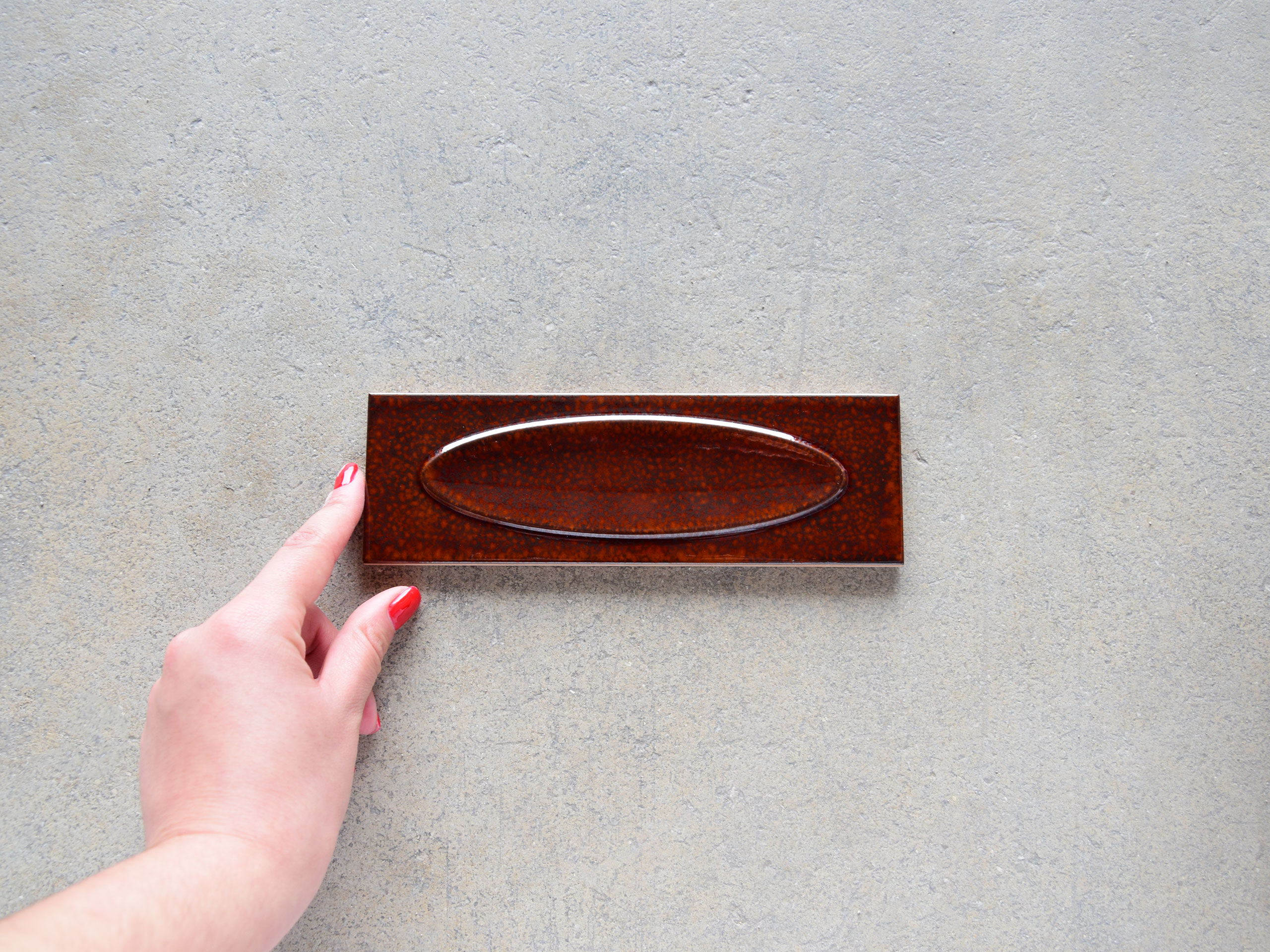 azulejo granate alargado brillante