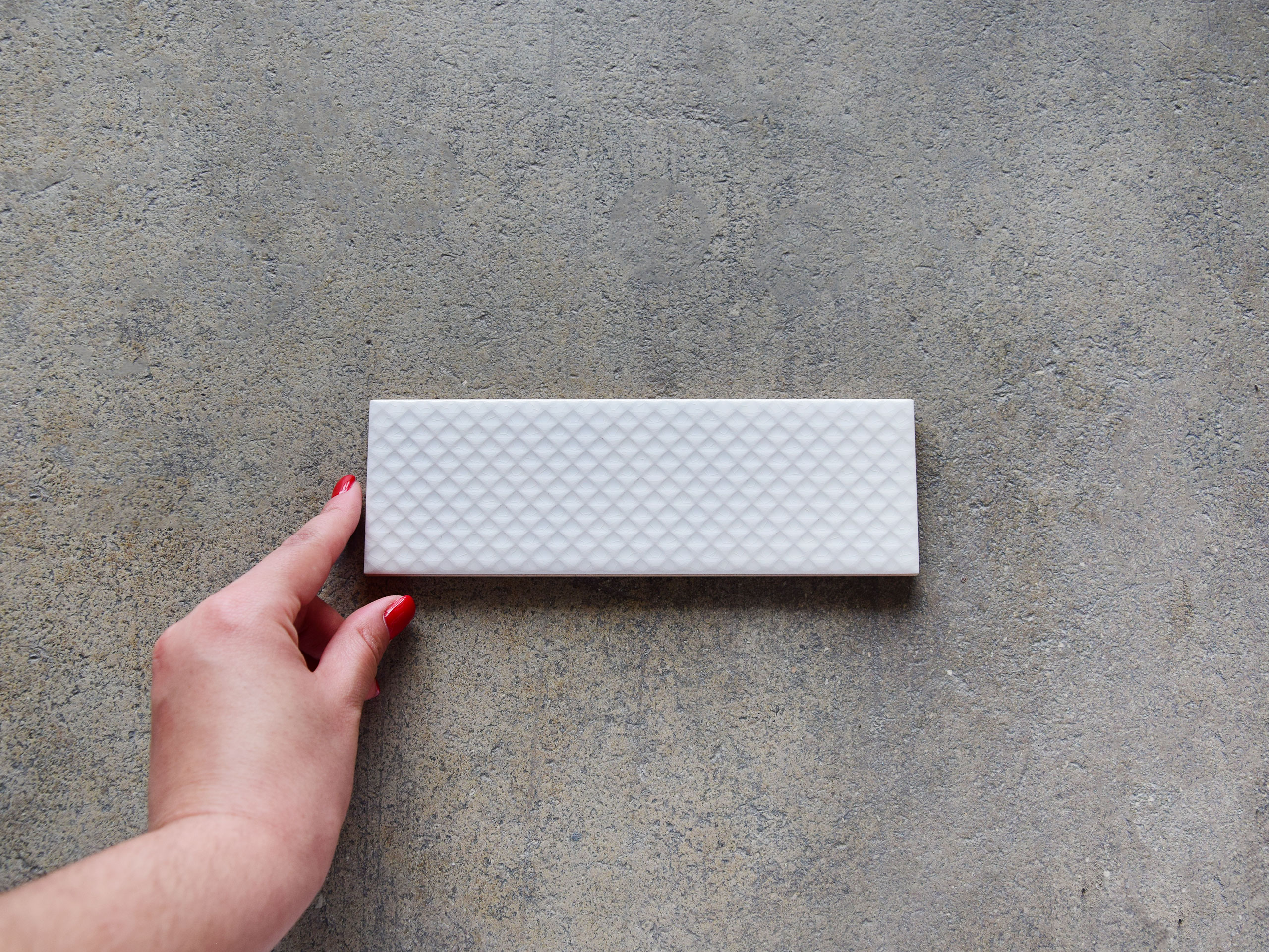 azulejo blanco alargado artesanal