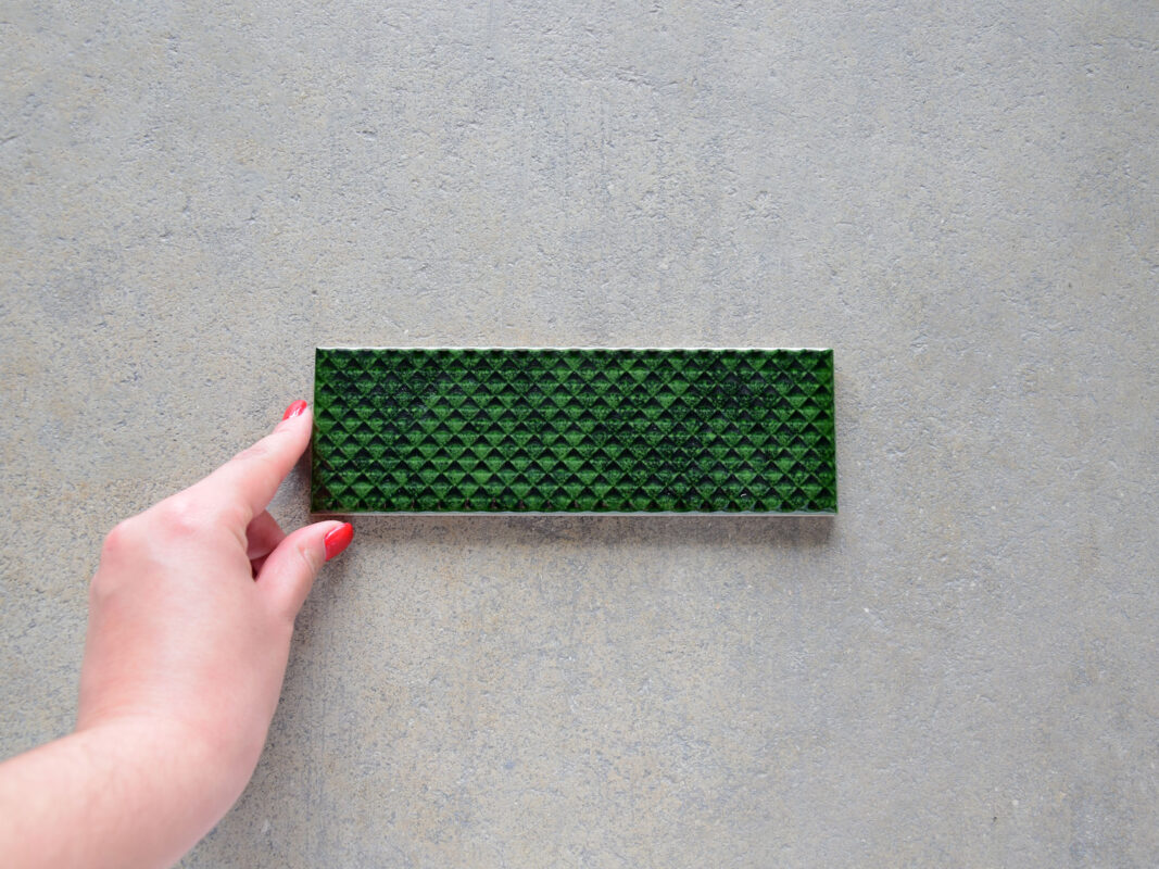 baldosa verde alargada artesanal
