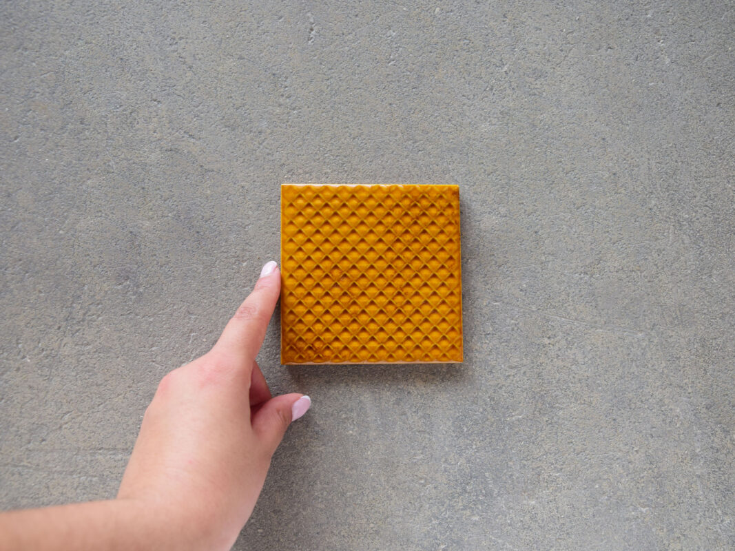 baldosa ámbar esmaltada brillante