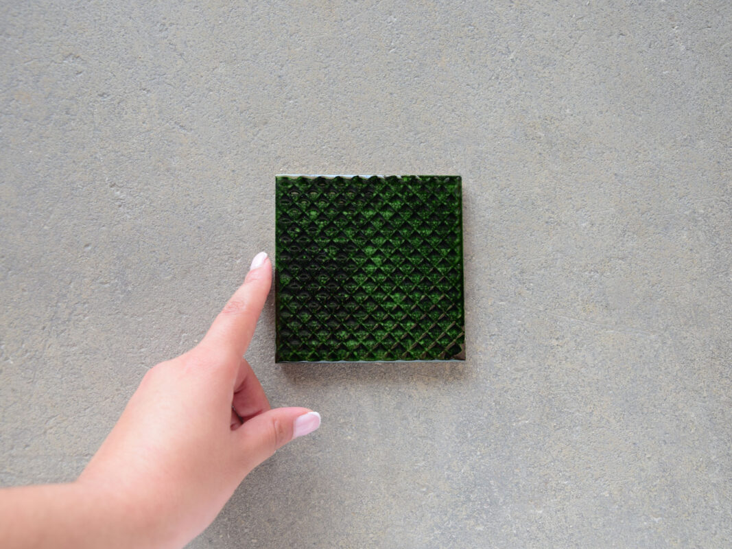 azulejo verde esmeralda artesanal