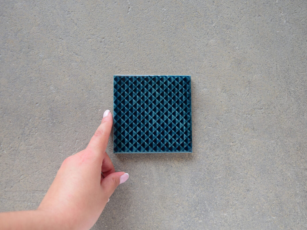 azulejo zellige azul brillante