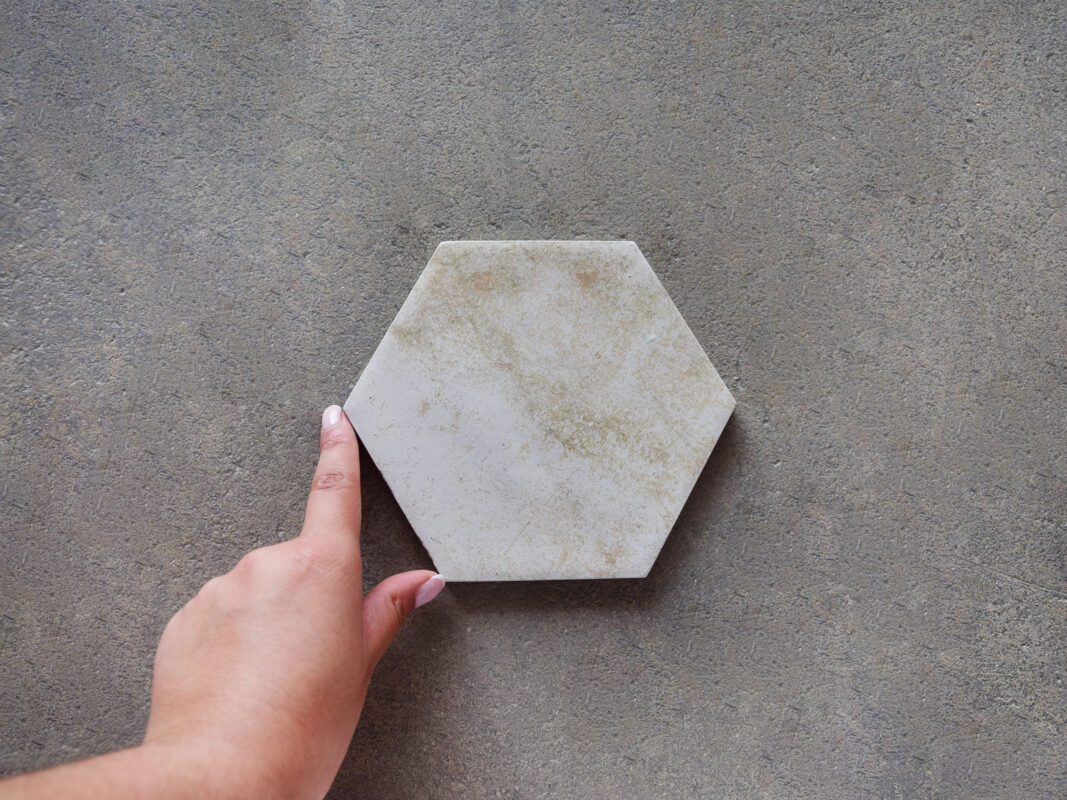 azulejo porcelánico blanco hexagonal