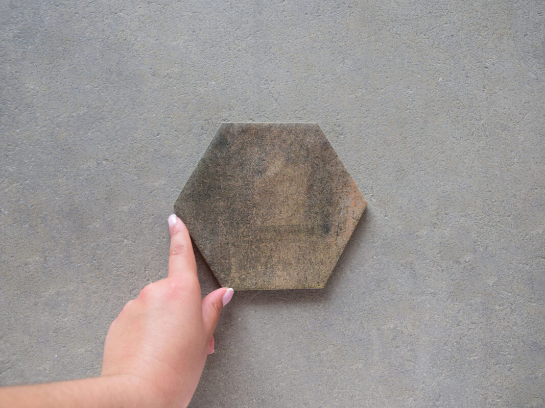 azulejo porcelánico corten hexagonal