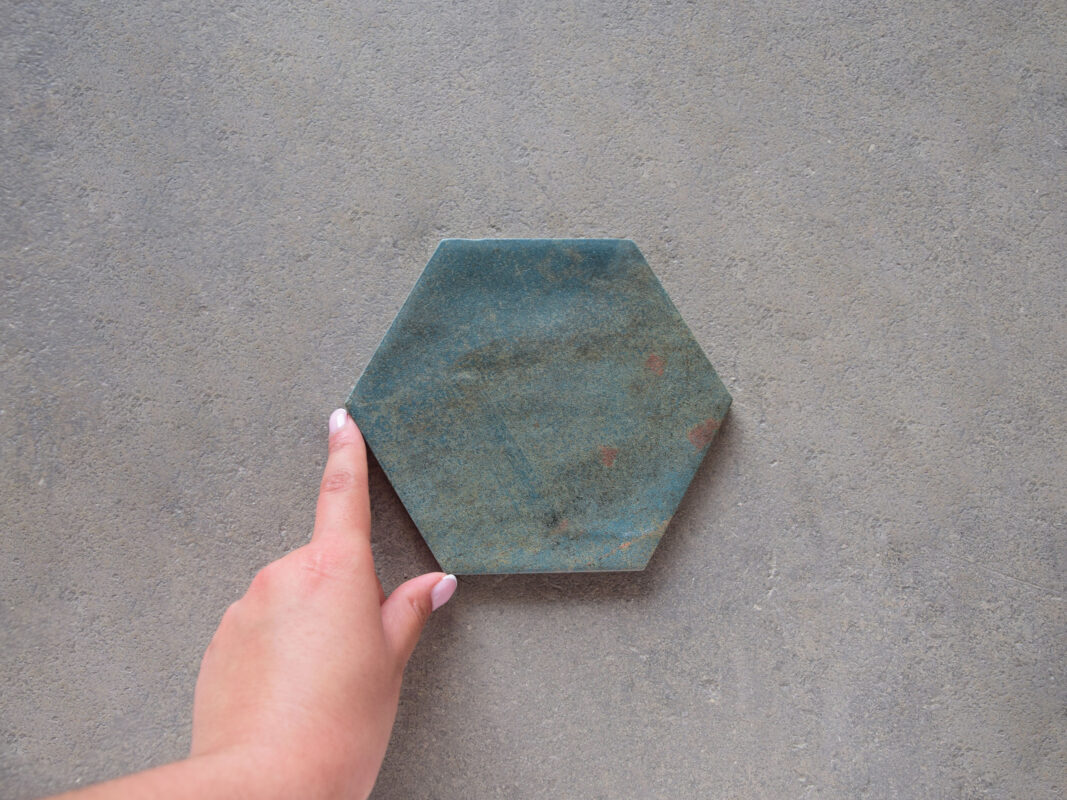 baldosa porcelánica verde hexagonal